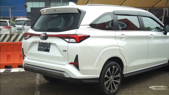 can-canh-toyota-veloz-2022-xin-hon-avanza-nhung-van-giong-raize-danvietvn-9-16365372640981764229572