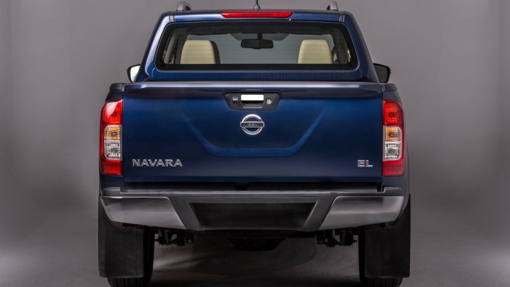 duoi-xe-Nissan-Navara-202