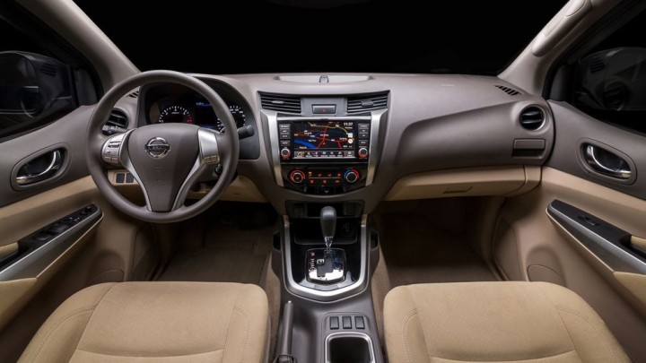 khoang-lai-Nissan-Navara-