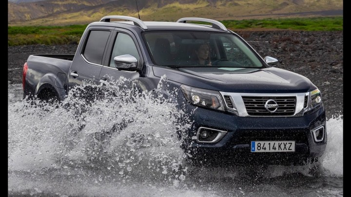van-hanh-Nissan-Navara-20