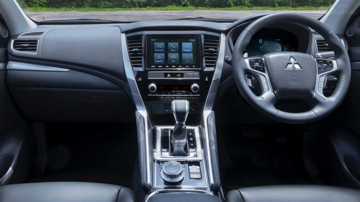 tien-nghi-Mitsubishi-Pajero-Sport-2020