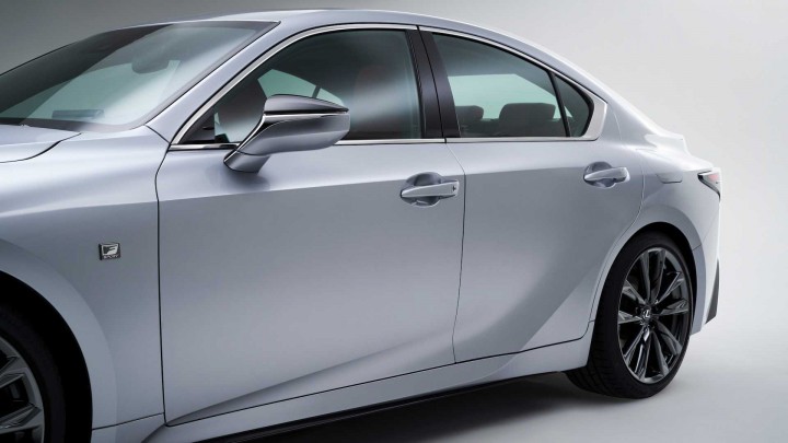 2021-lexus-is-3