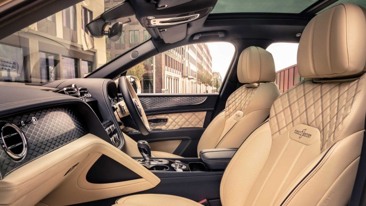 Nội thất Bentley Bentayga PHEV 2021