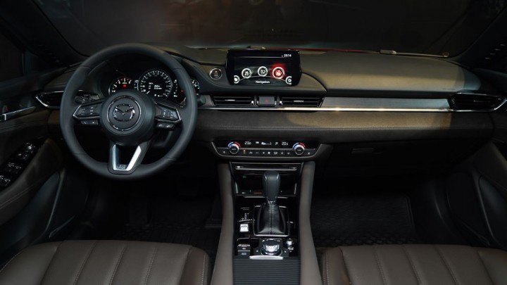 Thiết kế bảng táp-lô Mazda 6 2021
