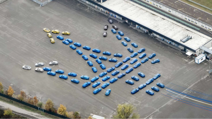 80 chiếc Maserati Grecale xếp thành logo
