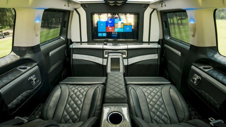 noi-that-peugeot-traveller-rong-rai