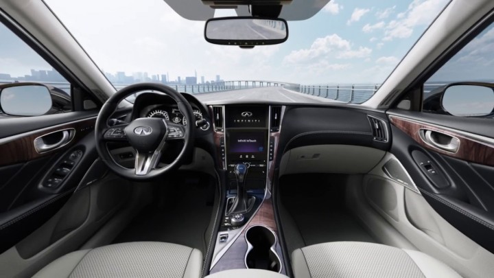 infiniti-a50-khoang-lai