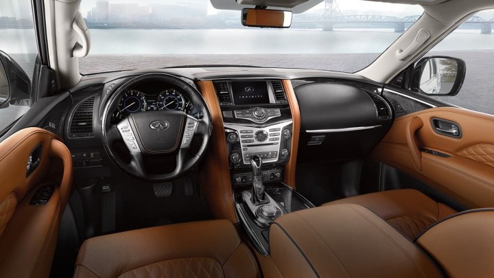 infiniti-qx80-khoang-lai