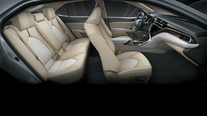 toyota-camry-2.5Q-khoang-