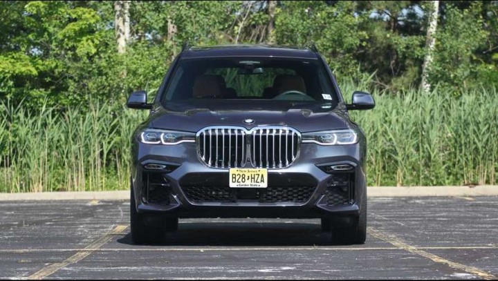 BMW-X7-14