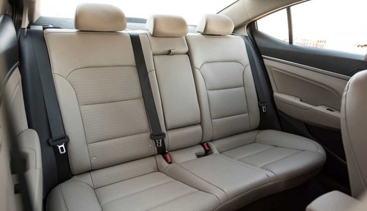 Hàng ghế sau Hyundai Elantra