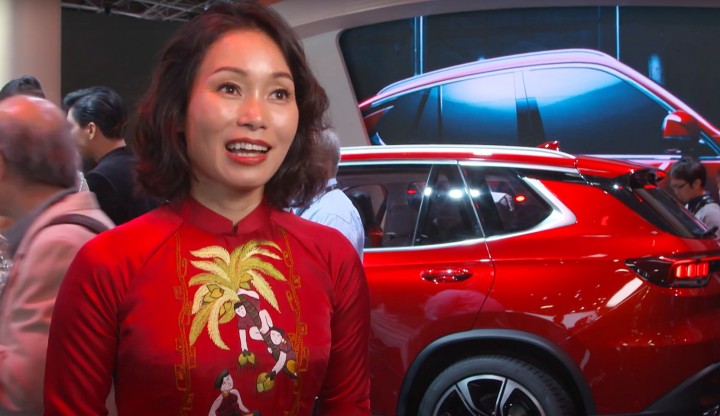 Bà Lê Thị Thu Thủy trong buổi lễ giới thiệu hai mẫu xe điện của VinFast tại Mỹ