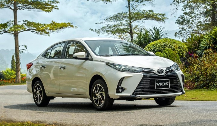 toyota_vios_white_0b