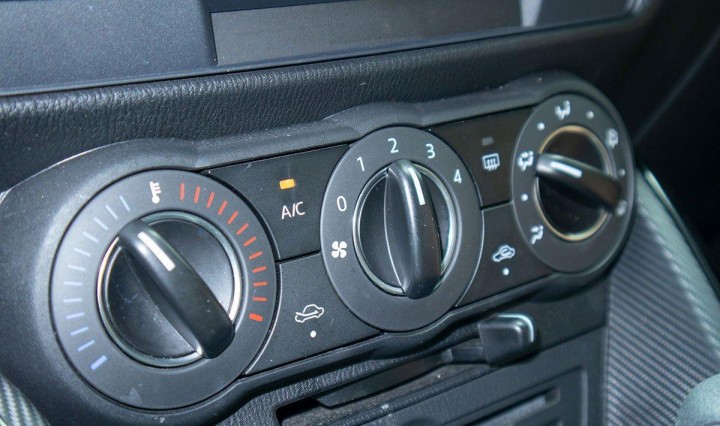 danh-gia-xe-mazda-2-2021-oto-com-vn-51-cbe5