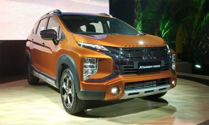 Mitsubishi Xpander Cross nổi bật với gầm cao hơn và cản trước mạnh mẽ