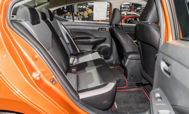 khoang-hanh-khach-Nissan-Sunny-2020
