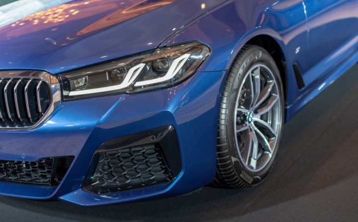 BMW-5-series-2021-03