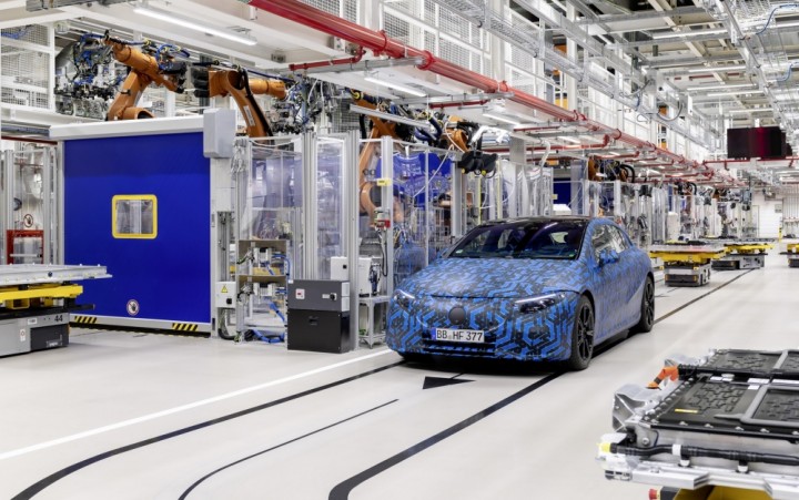 Mercedes-Benz sap san xuat xe dien tren toan cau
