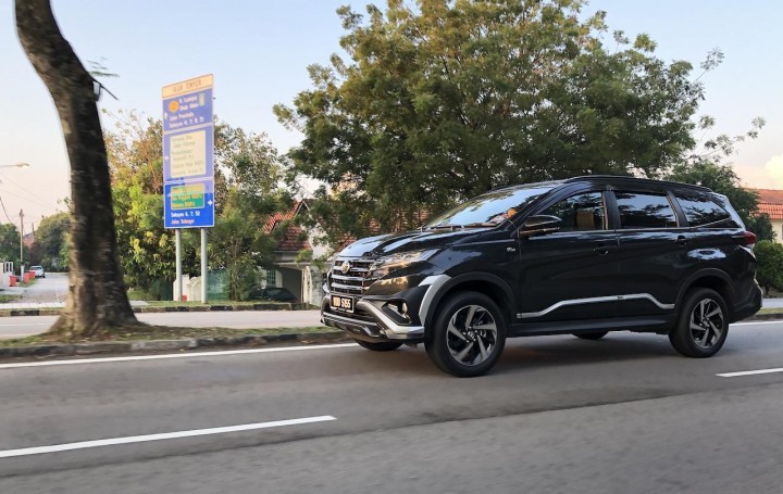 van-hanh-Toyota-Rush