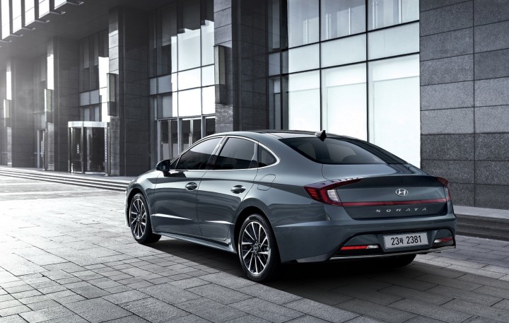 hyundai-sonata-duoi-xe
