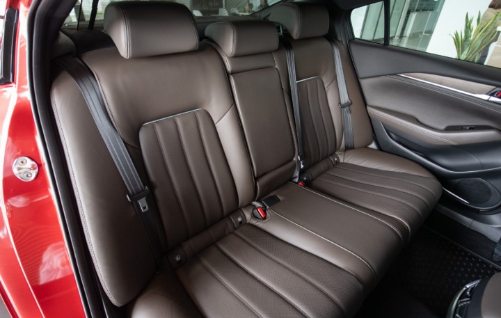 hang ghe phia sau mazda 6