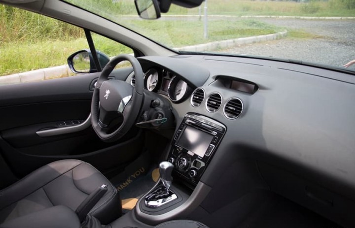 khoang-lai-Peugeot-408-20