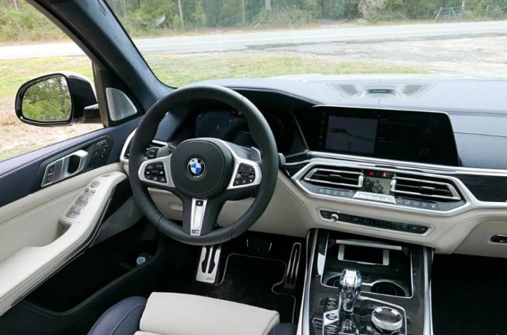 BMW-X7-M-Sport-06