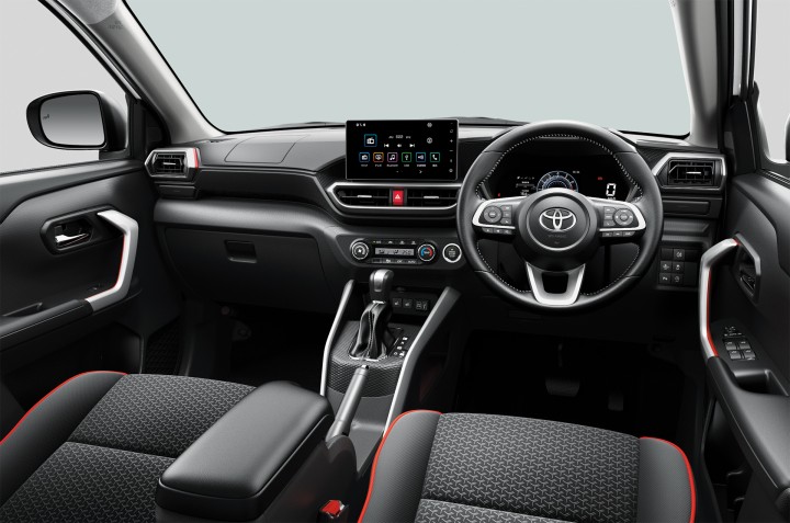 Toyota-Raize-noi-that