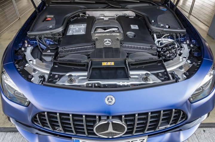 2021-Mercedes-AMG-E63S-121