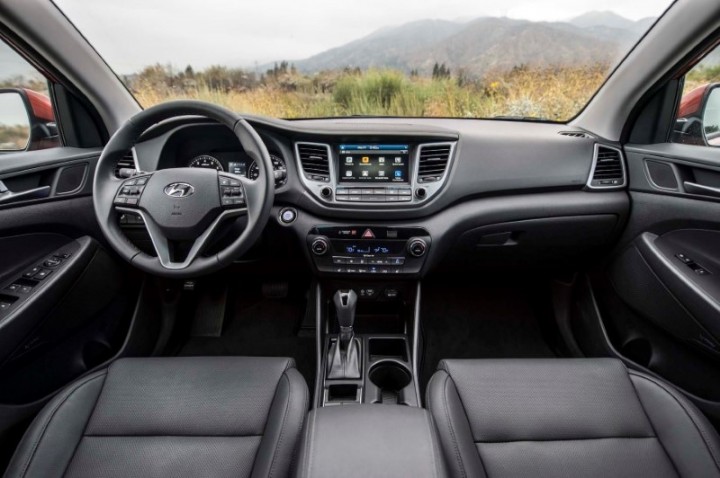 hyundai-tucson-khoang-lai