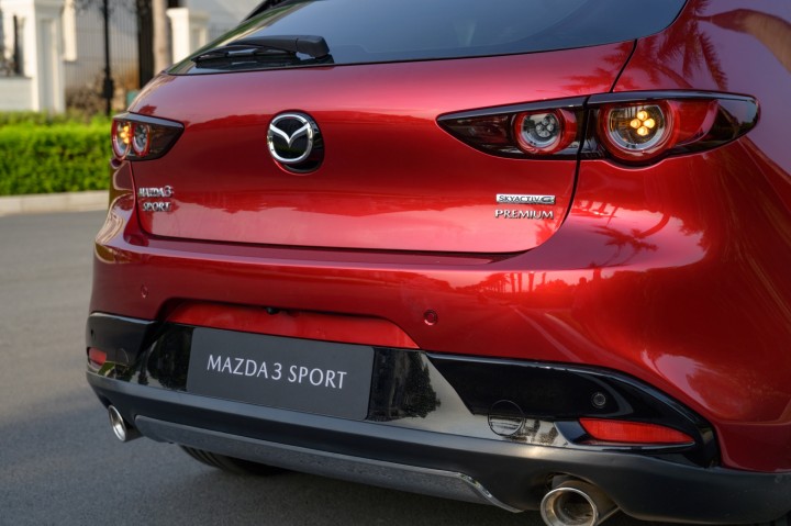 Phần đuôi mazda 3 sport