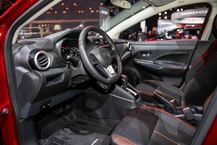 khoang-lai-Nissan-Sunny-2020