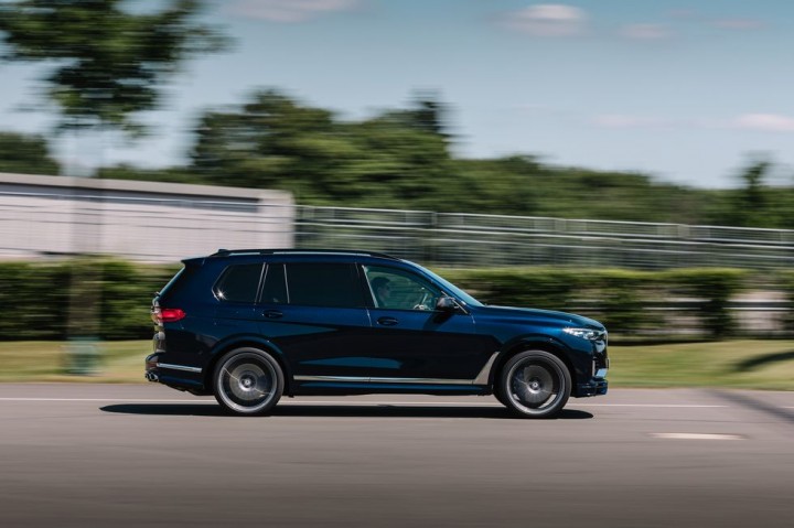 BMW-X7-03