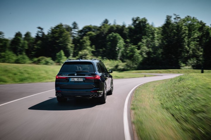 BMW-X7-05