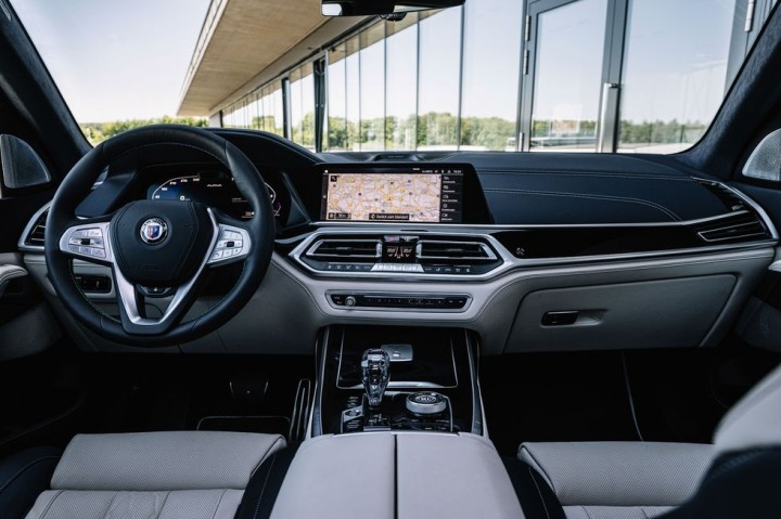 BMW-X7-12