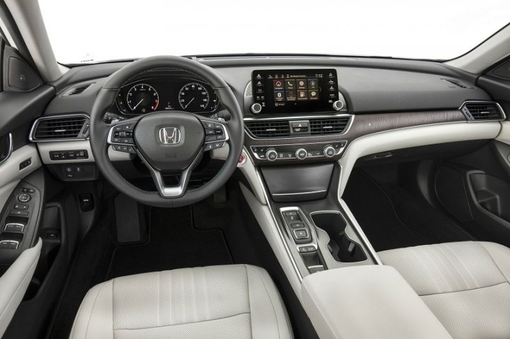 honda-cr-v-khoang-lai