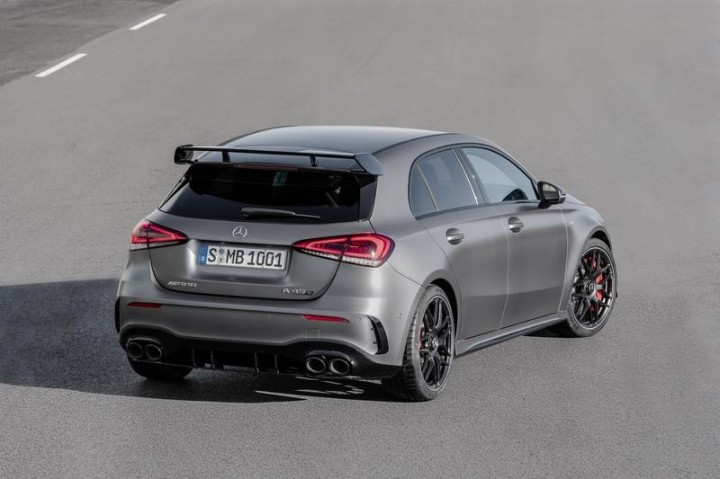 mercedes-a45-amg-duoi-xe