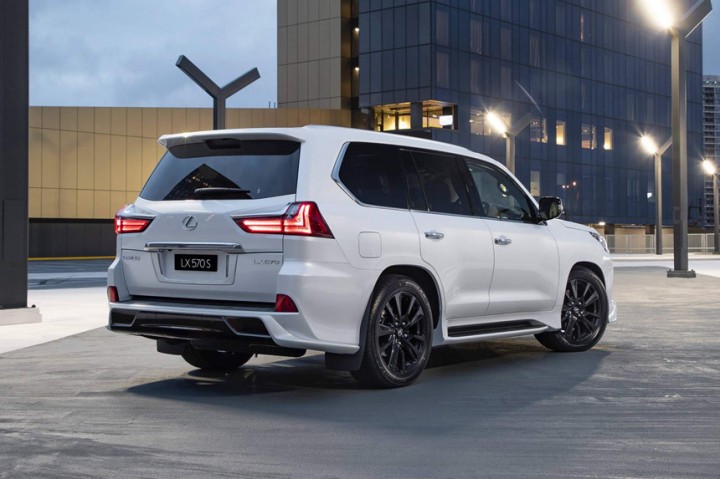 lexus-lx570-duoi-xe