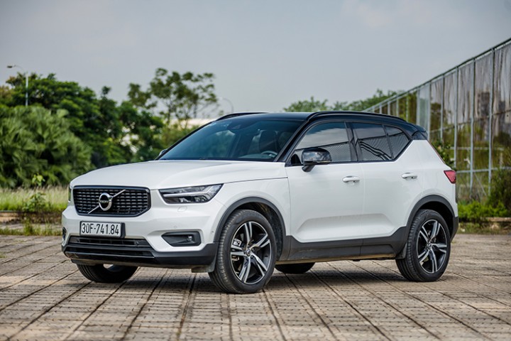 Volvo XC40 giá lăn bánh