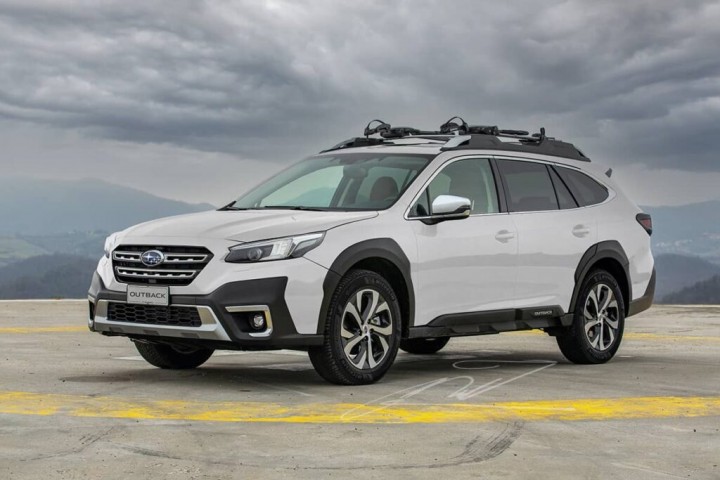 Subaru Outback giá lăn bánh