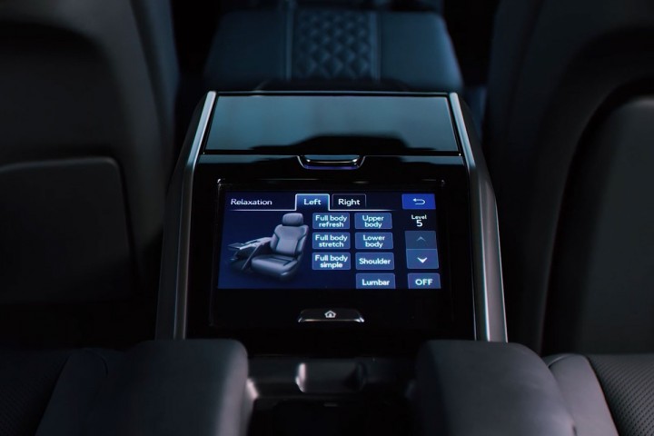 2022_Lexus_LX_103