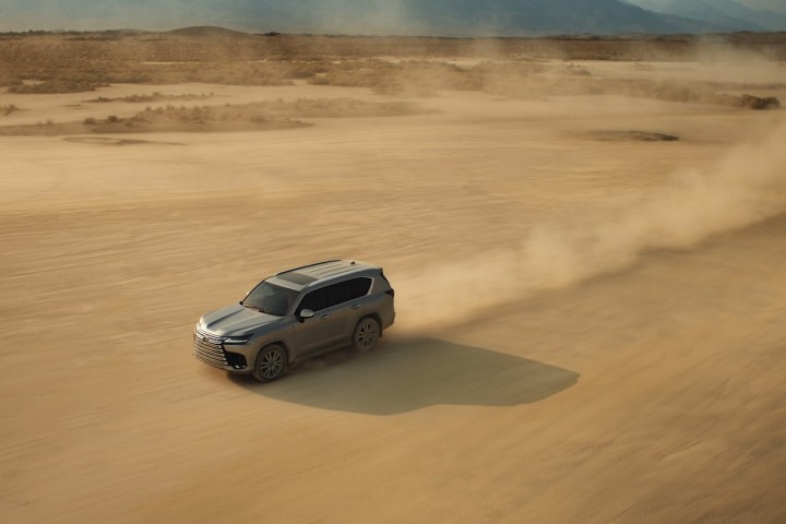 2022_Lexus_LX_17