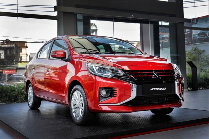 Sedan-duoi-500-trieu-chon-Mitsubishi-Attrage-Premium-hay-Mazda2-15L_1