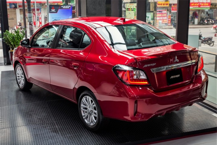 Sedan-duoi-500-trieu-chon-Mitsubishi-Attrage-Premium-hay-Mazda2-15L_3