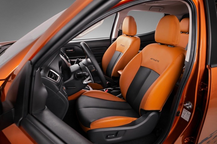 Mitsubishi_Triton_Athlete_Noi_that_09