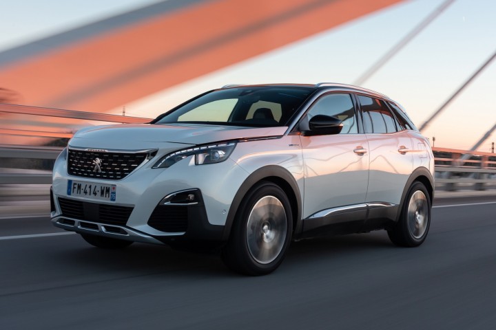 van-hanh-Peugeot-3008