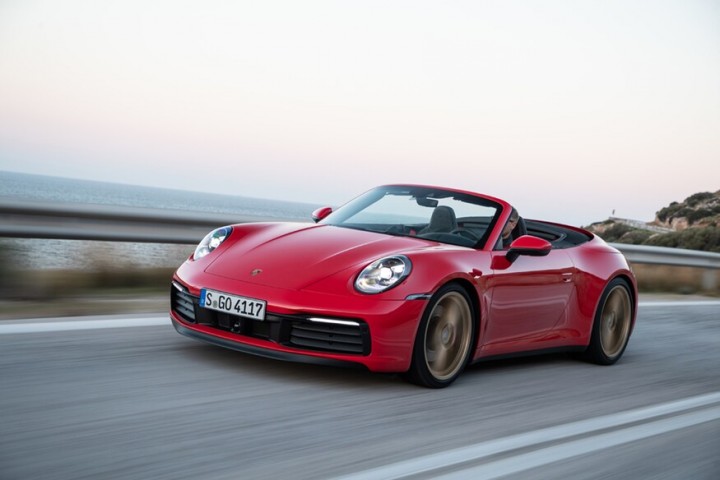 van-hanh-Porsche-911-2020