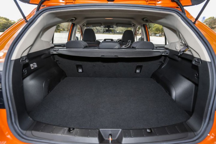 khoang-hanh-ly-Subaru-XV-