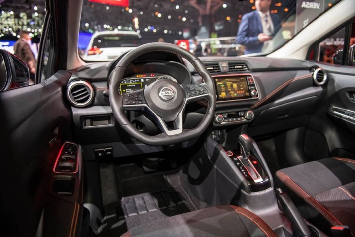 tien-nghi-Nissan-Sunny-2020