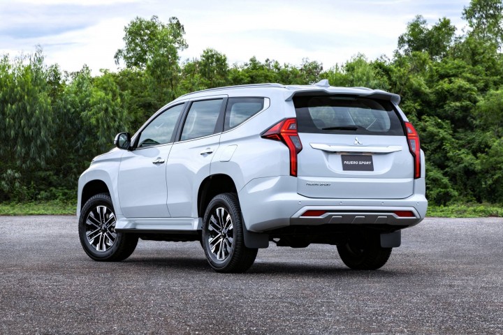 duoi-xe-Mitsubishi-Pajero-Sport-2020